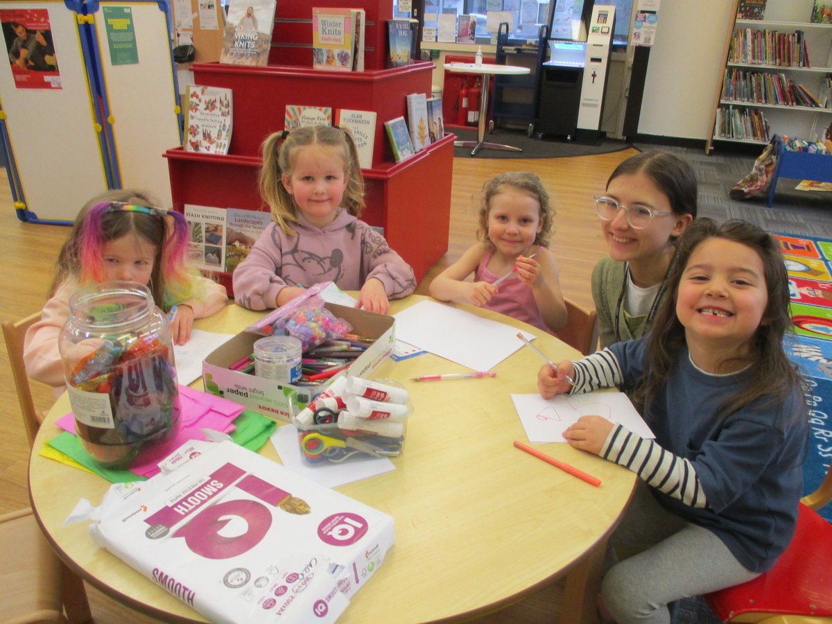 LancsLibraries's tweet photo. Here are some of our young readers at #WhalleyLibrary who have completed #SCARTWinterReads
Not only did they read three books, but they also designed a card to give to someone they know, with the help of our #CultureHack Rachel
Well done all! https://t.co/y8m5oAWTZO