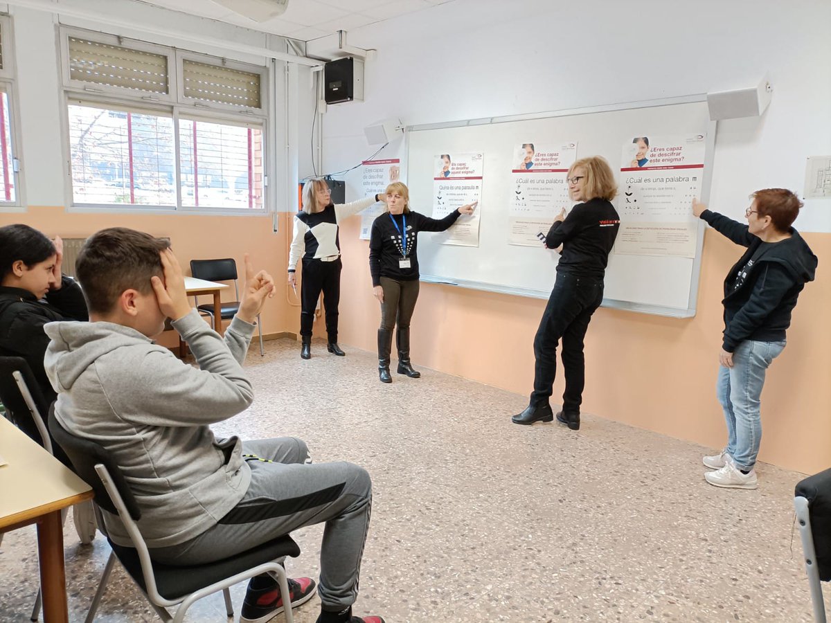 FundacioRMB's tweet photo. Aquesta setmana, persones voluntàries de la Fundació Ramon Martí i Bonet han realitzat rastrejos visuals a l’Institut @IJofresa de Terrassa. Han fet 540 revisions per detectar possibles deficiències visuals no tractades.

#FRMB #FundacióRamonMartíiBonet #VisióPeraTothom https://t.co/HrFyCGFYvR