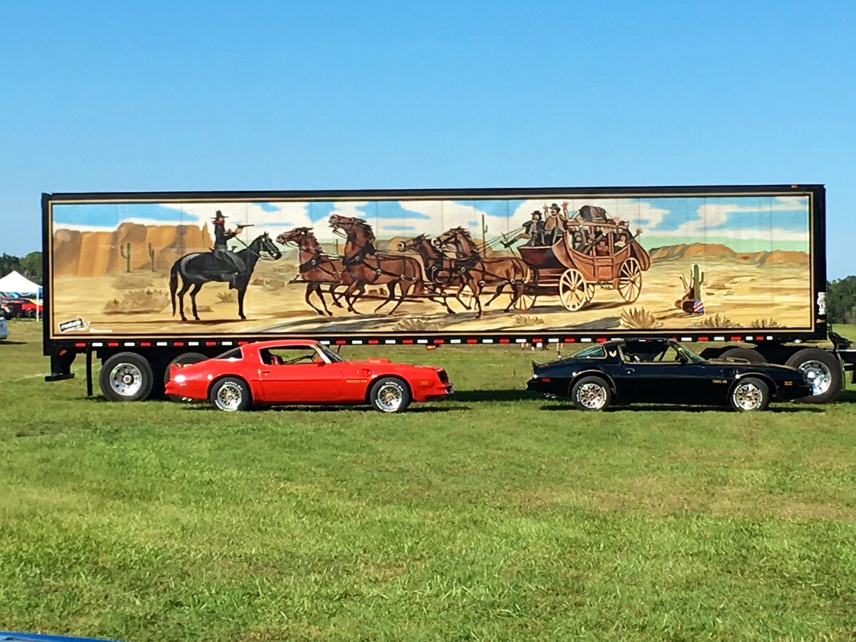 FloridaTransAM's tweet photo. #PictureOfTheDay x2 #firebirds #transam #smokeyandthebandit #roadtrip #banditrun #musclescars https://t.co/yJe6VgAbWX
