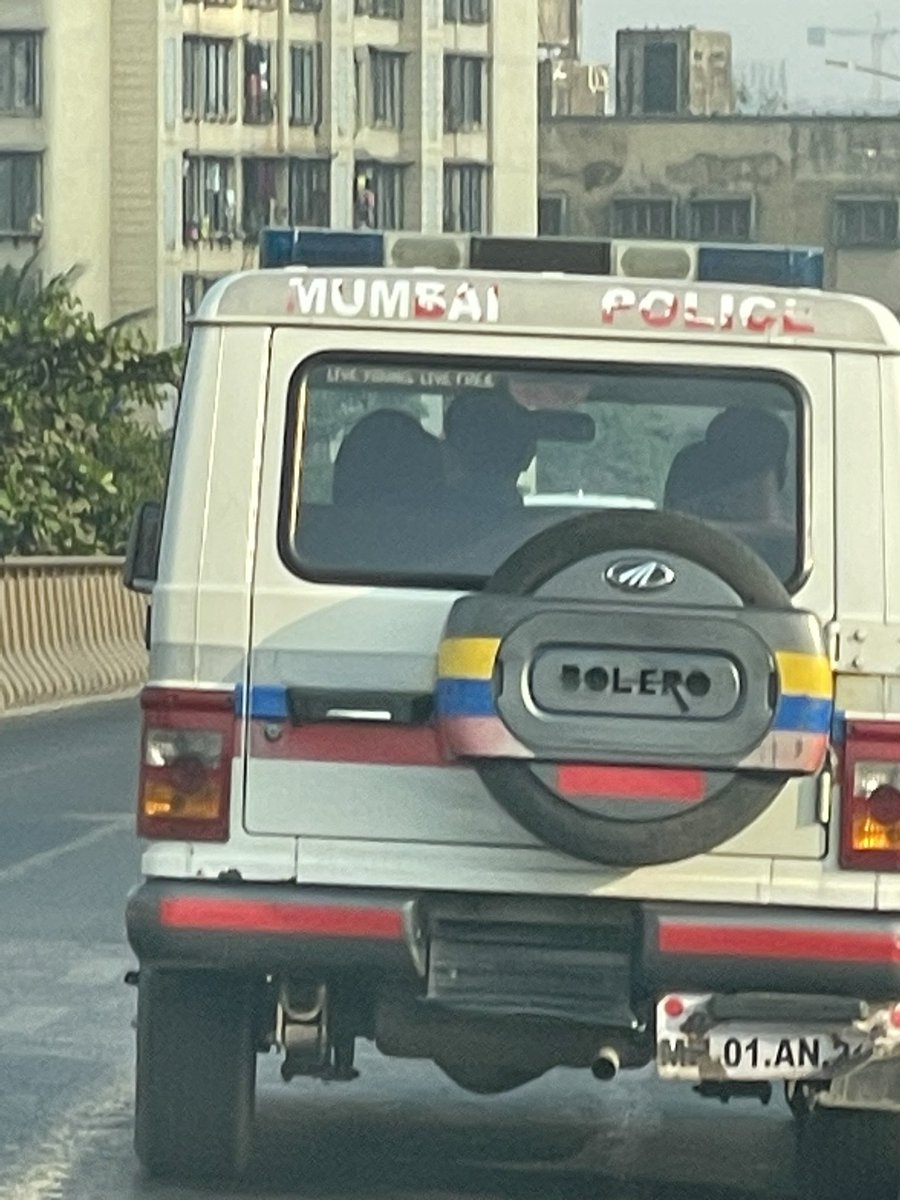 mohitboti's tweet photo. Does all rules such as number plates, seat belts, side mirrors etc applied for general public or mumbai police also .@MumbaiPolice @CPMumbaiPolice @CMOMaharashtra @MumbaiRTO @ihiteshsanghvi https://t.co/nwPjvJW443