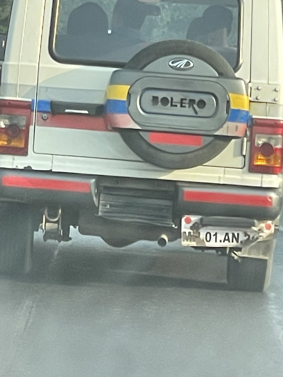 mohitboti's tweet photo. Does all rules such as number plates, seat belts, side mirrors etc applied for general public or mumbai police also .@MumbaiPolice @CPMumbaiPolice @CMOMaharashtra @MumbaiRTO @ihiteshsanghvi https://t.co/nwPjvJW443