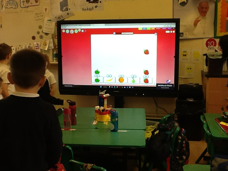 StMacartansPS's tweet photo. Many thanks to Mary from @j2e who called to our school to team teach with our foundation stage teachers. https://t.co/r4Az7a9gfH