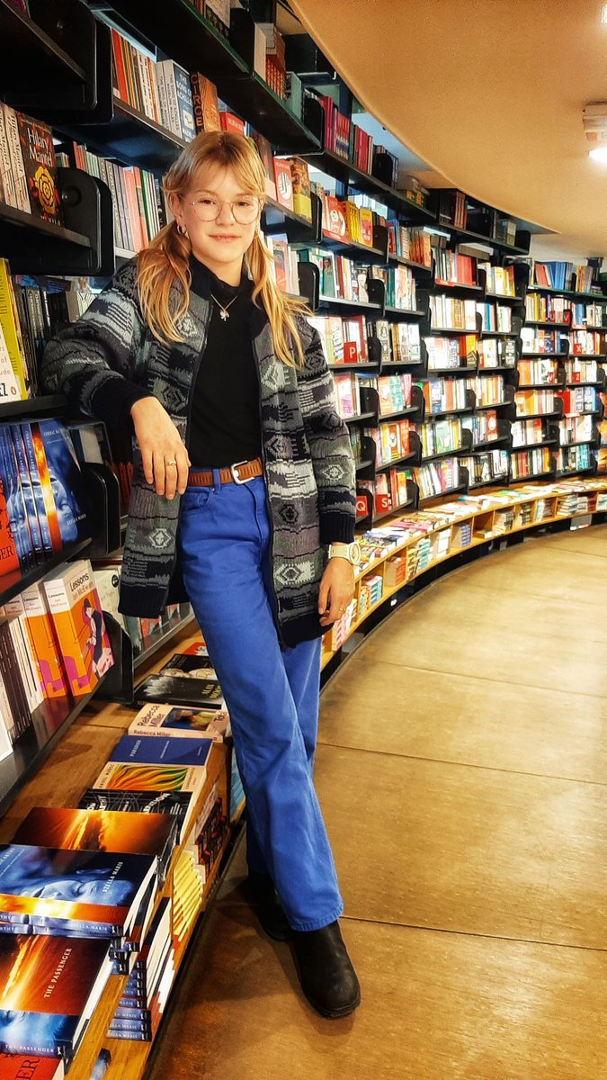 ABCBooksNL's tweet photo. Say hi to the youngest reviewer on our #ABCBlog, Romy! At only 13, she is going through the YA section and letting you know which books you should definitely read. Check it out on the blog (here: https://t.co/OpTkICNxBY)! Do you have a recommendation for Romy? https://t.co/xIFMDxmKqG