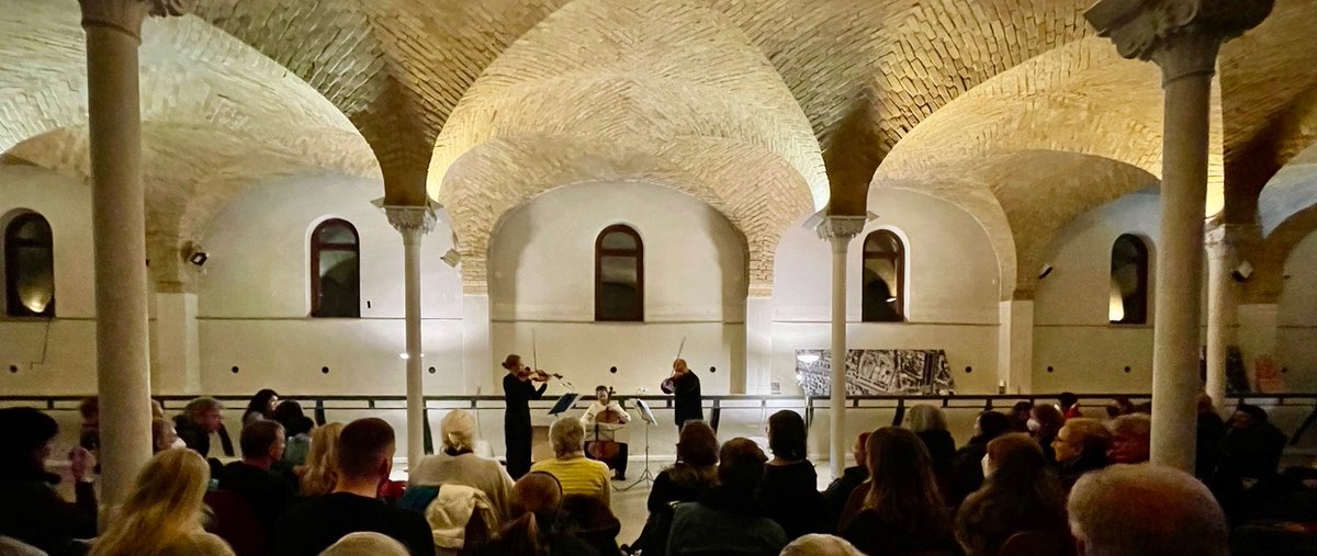 _mogblog's tweet photo. #Musethica holt die oft als elitär empfundene #klassischeMusik aus dem Elfenbeinturm und trägt sie zu Geflüchteten, in Schulen und Krankenhäuser. Am Samstag, 25. Februar, gastiert das Ensemble um 19:30 Uhr wieder im #Kiezraum auf dem #Dragonerareal: https://t.co/iFxH5OlxDZ https://t.co/wnX9rExe5A