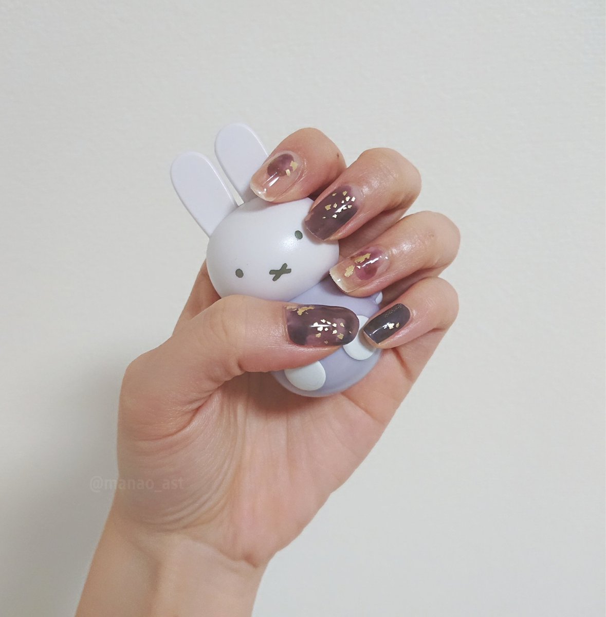 holding simple background grey background fingernails 1other rabbit general  illustration images