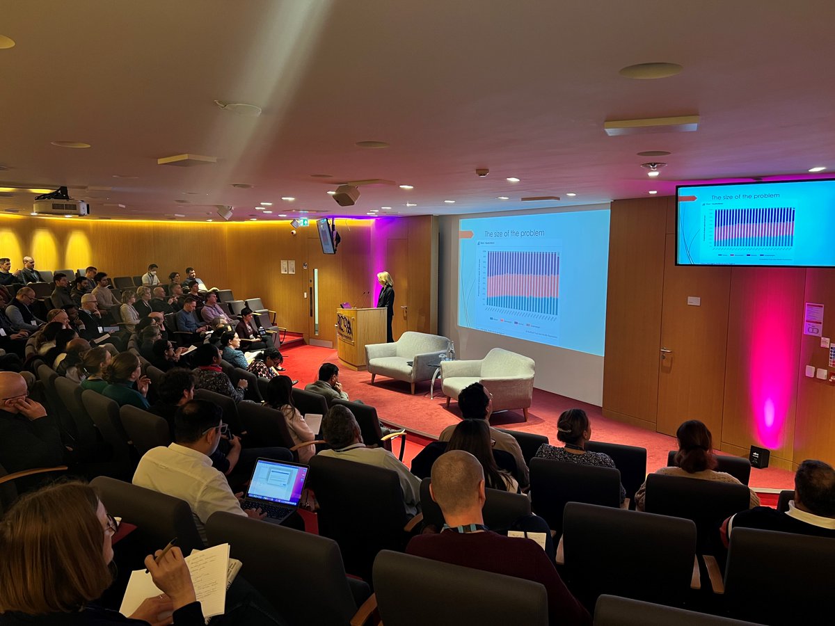 RCoANews's tweet photo. Day 2 of #AnaestheticUpdates. 

Some great talks already, including @sara_mcdouall on sleep apnoea, &amp; @MonaBafadhel preparing a patient with COPD. 

Later today, @SimonJHowell on diabetic patients, &amp; in obstetrics, @SQuashie on lessons from the confidential enquiry. #RCoAUpdates https://t.co/x35xqAV0YH