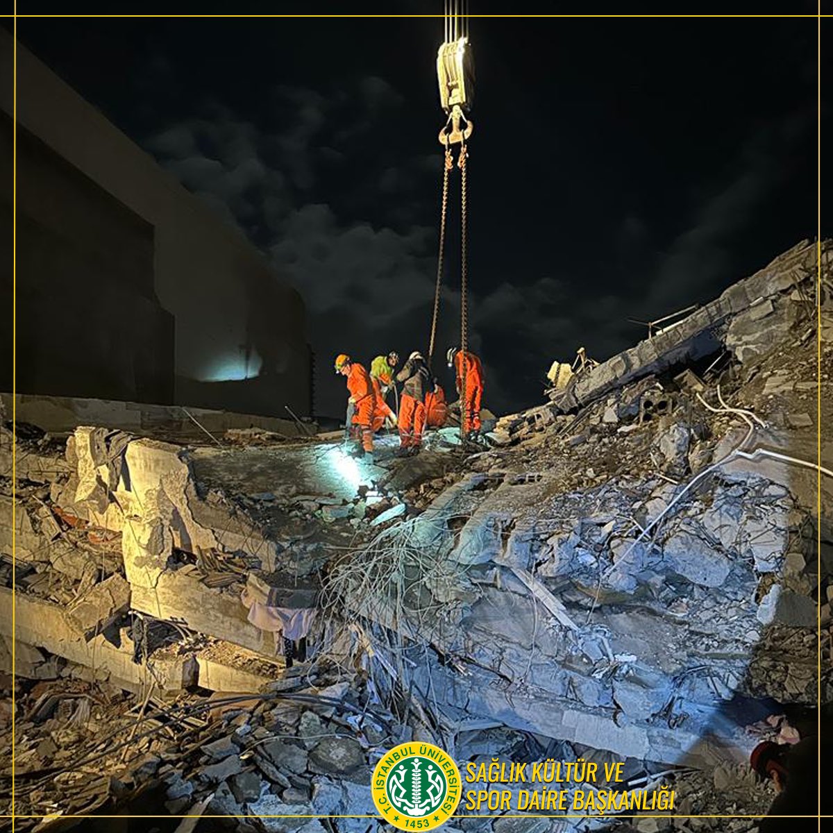 iusksdb's tweet photo. İstanbul Üniversitesi Doğal Afet Arama Kurtarma Ekibimiz (İSÜDAK), Hatay İskenderun'da arama kurtarma çalışmalarına devam ediyor. https://t.co/XZlHBsicSF