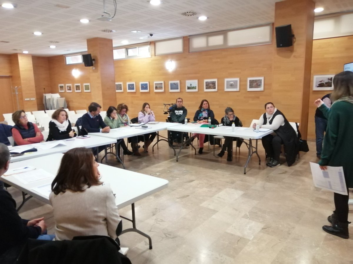 RELAS - Red Local de Acción en Salud de Andalucía (@andaluciarelas) on Twitter photo #SaludPúblicaAndalucía
#AlgecirasRELAS
Reunión del Grupo Motor del #PlanlocaldeSalud del <a href="/aytoalgeciras/">Ayto. de Algeciras</a>
Debatiendo participadamente las propuestas de acción
#localizarlasalud
<a href="/saludand/">Consejería de Salud y Consumo</a>
<a href="/VidaSaludAnd/">Promoción de Vida Saludable en Andalucía</a>
<a href="/EASPsalud/">Escuela Andaluza SP</a>
<a href="/JuntaCG/">Junta Campo de Gibraltar</a> #SaludPúblicaAndalucía
#AlgecirasRELAS
Reunión del Grupo Motor del #PlanlocaldeSalud del <a href="/aytoalgeciras/">Ayto. de Algeciras</a>
Debatiendo participadamente las propuestas de acción
#localizarlasalud
<a href="/saludand/">Consejería de Salud y Consumo</a>
<a href="/VidaSaludAnd/">Promoción de Vida Saludable en Andalucía</a>
<a href="/EASPsalud/">Escuela Andaluza SP</a>
<a href="/JuntaCG/">Junta Campo de Gibraltar</a>