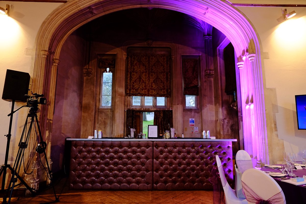 TheBartenderUK's tweet photo. #tbt to 2019 and this beauty of a bar - leather Chesterfield in a rich mahogany, perfectly framed at #AshtonCourt Mansion.

https://t.co/621405U0tf https://t.co/W2XzTZ6n66
