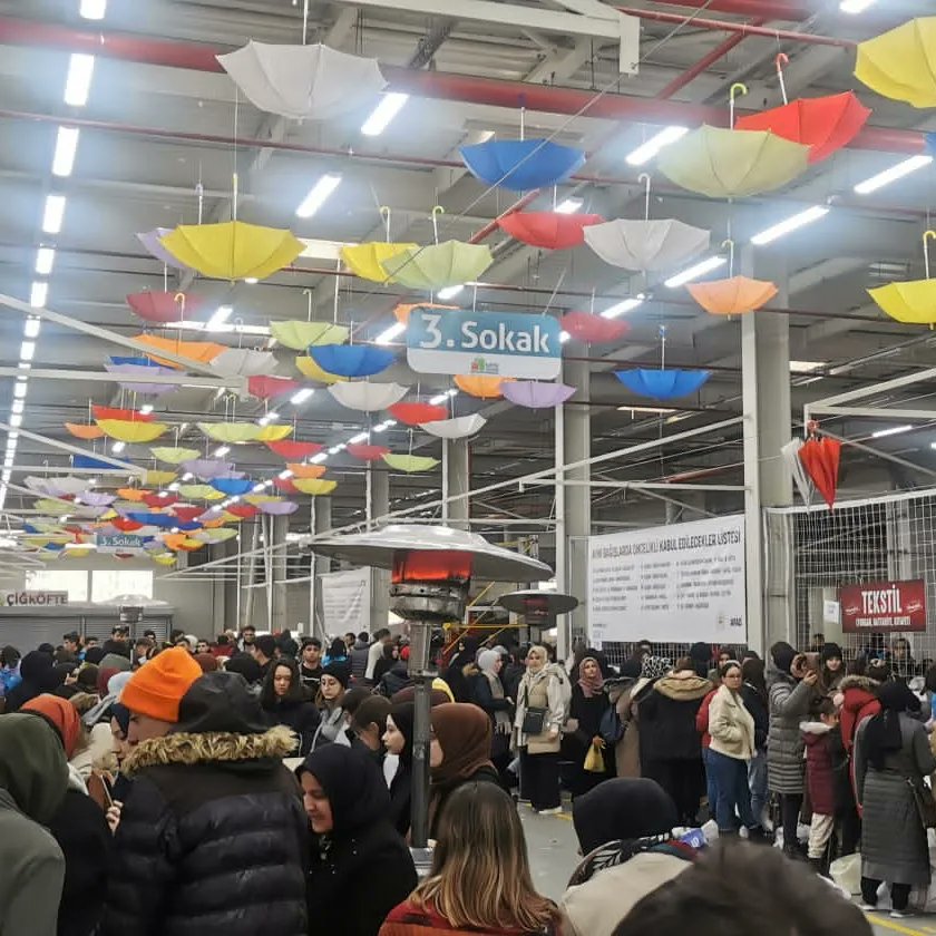OzalToki's tweet photo. Ögrenci ve velilerimizce depremzede kardeşlerimize ulastirilmak uzere olusturdugumuz acil ihtiyaç kolilerimiz bölgeye ulaştirilmak uzere ilgililere teslim edildi
@tcmeb @meb_dinogretimi @istanbulilmem @ist_mem_din @Basaksehir_Mem @ahmetcoskun6134 @BihaderBasak @AYANRAMAZAN https://t.co/GQd3eyUvjh