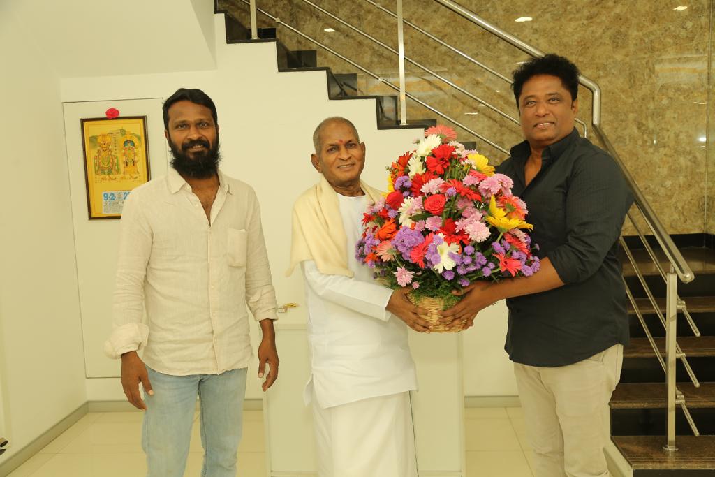 Our Producer <a href="/elredkumar/">Red</a> and Director #VetriMaaran thanked Maestro <a href="/ilaiyaraaja/">Ilaiyaraaja</a> 💐as #OnnodaNadandhaa is ruling everyone's playlist with 2⃣Million + views and still counting.
 
youtu.be/-wG_wCQFjY4

🎤<a href="/dhanushkraja/">Dhanush</a> &amp; #AnanyaBhat
✒️ #Suka 

#ViduthalaiPart1