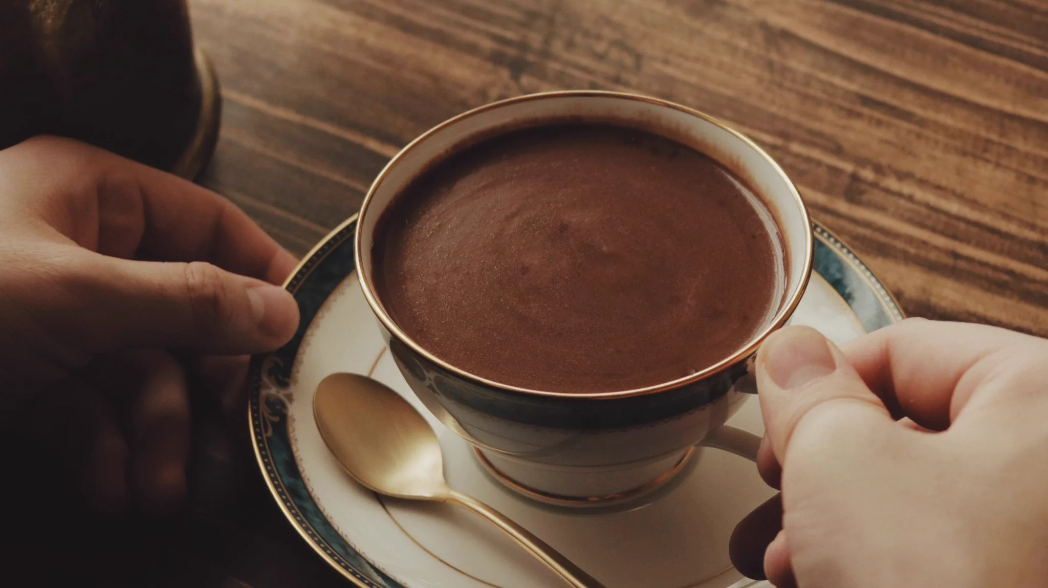 簡単で最高！KALDIの割って溶かして飲むホットチョコレート！