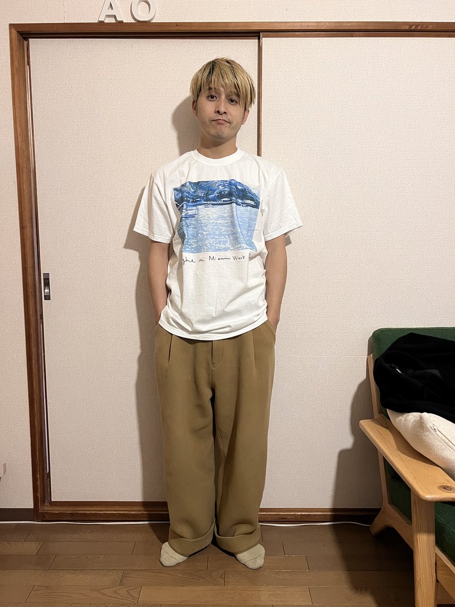 グッズもTシャツ5種類、スウェット1種類、ハンカチ2種類作ってみました