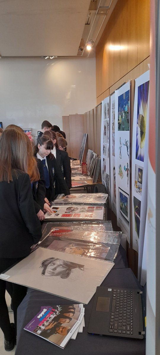 sthildscareers's tweet photo. @StHildsSchool 
Art Expo. Our pupils are enjoying being inspired by works of art from local HCFE, NSA, EDC, EM6, Middlesbrough College, Hartlepool 6th Form, Bede College &amp; Teesside Uni. https://t.co/PIp8kbevvE