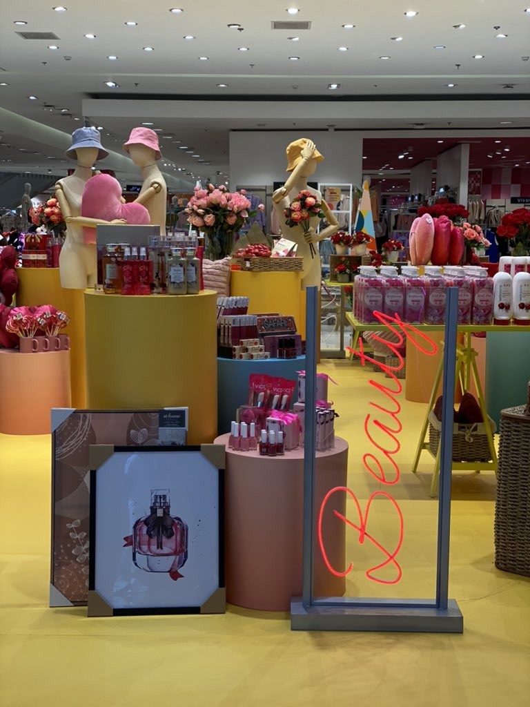 ryfographics's tweet photo. #ExperienceTheFeelsAtSM and find the perfect gift for your friends, family or special someone at SM Store Mall of Asia. 💖 #ValentinesDay #Teaser #VMLife #SweetVibesAtSM https://t.co/NCp0IavDxB