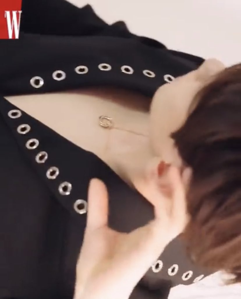 큰일남... 이 남자 또 누움.... 오빠 누울 때마다 지릐는 컷 나온단말야 😳... 오제발