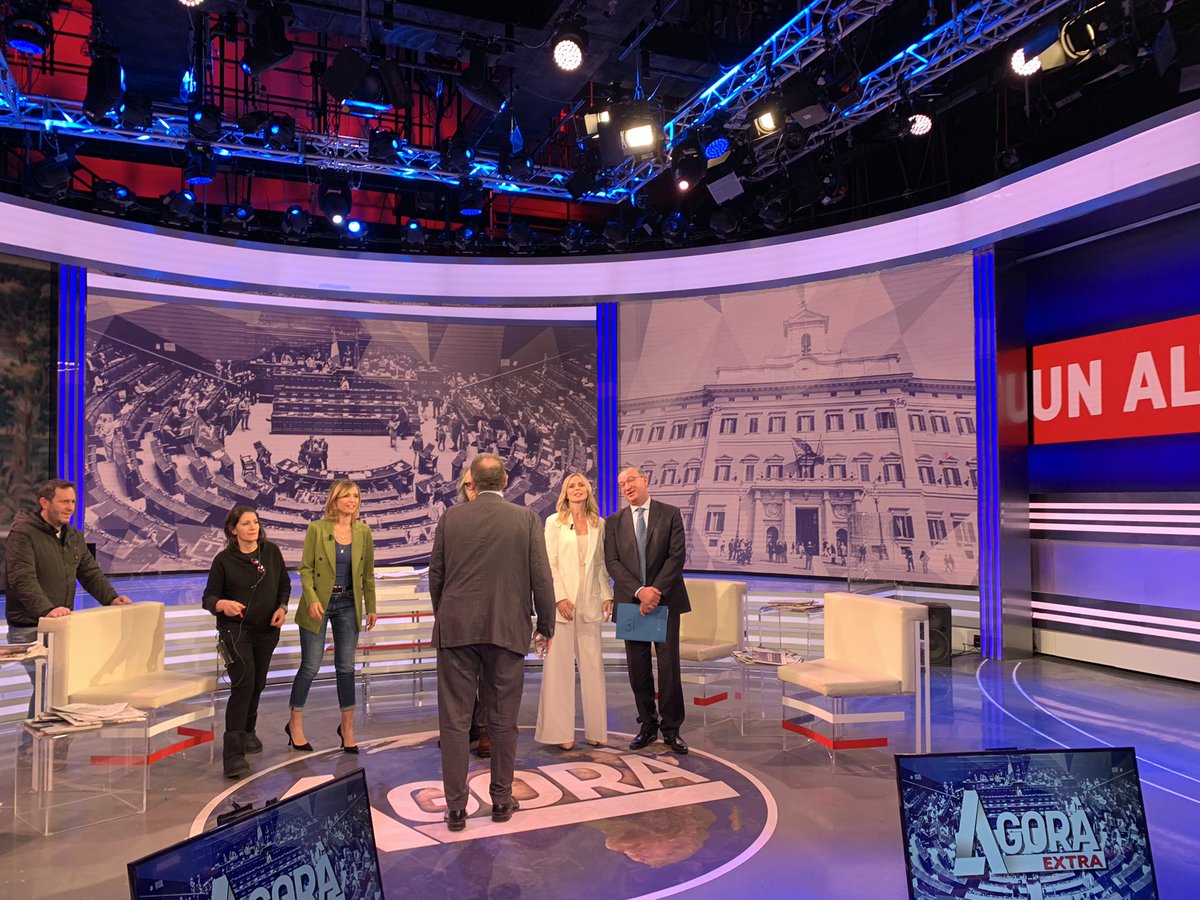 paolansuini's tweet image. Oggi siamo nel bellissimo studio di @agorai con Monica  Giandotti . Michele Carofiglio parla di mutui e di consigli utili per affrontare l’aumento dei tassi insieme a Gino Pagliuca e Stefano Santin 
#mutui
#tassi
#bankitalia
#risparmio
#economiapertutti
#educazionefinanziaria