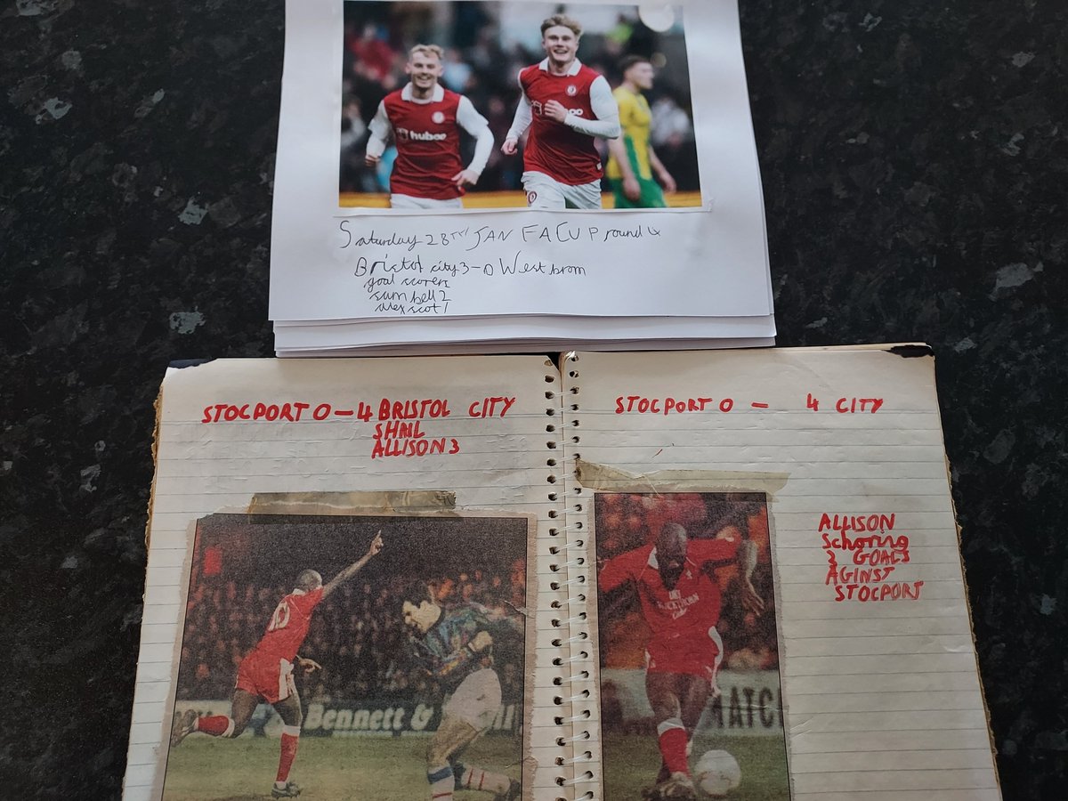 JeffCoppy's tweet photo. @3PIAPC My lads doing a FA Cup book and I dusted off my old one.....what it's all about https://t.co/5zxxn7VF4z