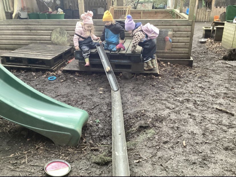 NurseryHands's tweet photo. Our Butterflies love to climb and explore, helping them develop their skills and enhance their learning!
#outdoorplay #alwayslearning #exploring #BeingMe #earlyyears #selfdirectedplay https://t.co/kbFypTlm7C