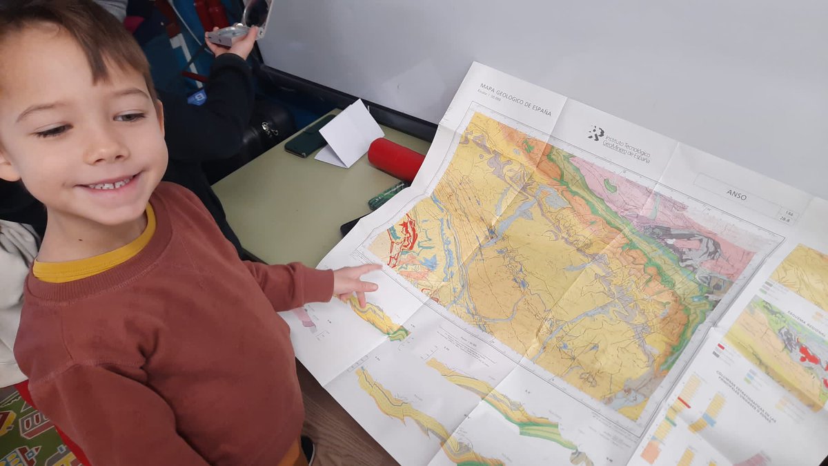 #11F Ruth Soto investigadora del <a href="/CSIC/">CSIC</a>
 en el <a href="/IGME1849/">Instituto Geológico y Minero de España</a>  ha explicado a las estudiantes de infantil del CEIP Basilio Paraíso de Zaragoza <a href="/ceipbasparaiso/">CEIP BASILIO PARAISO</a> conceptos de Geología, qué estudia una geóloga y qué necesita para trabajar.