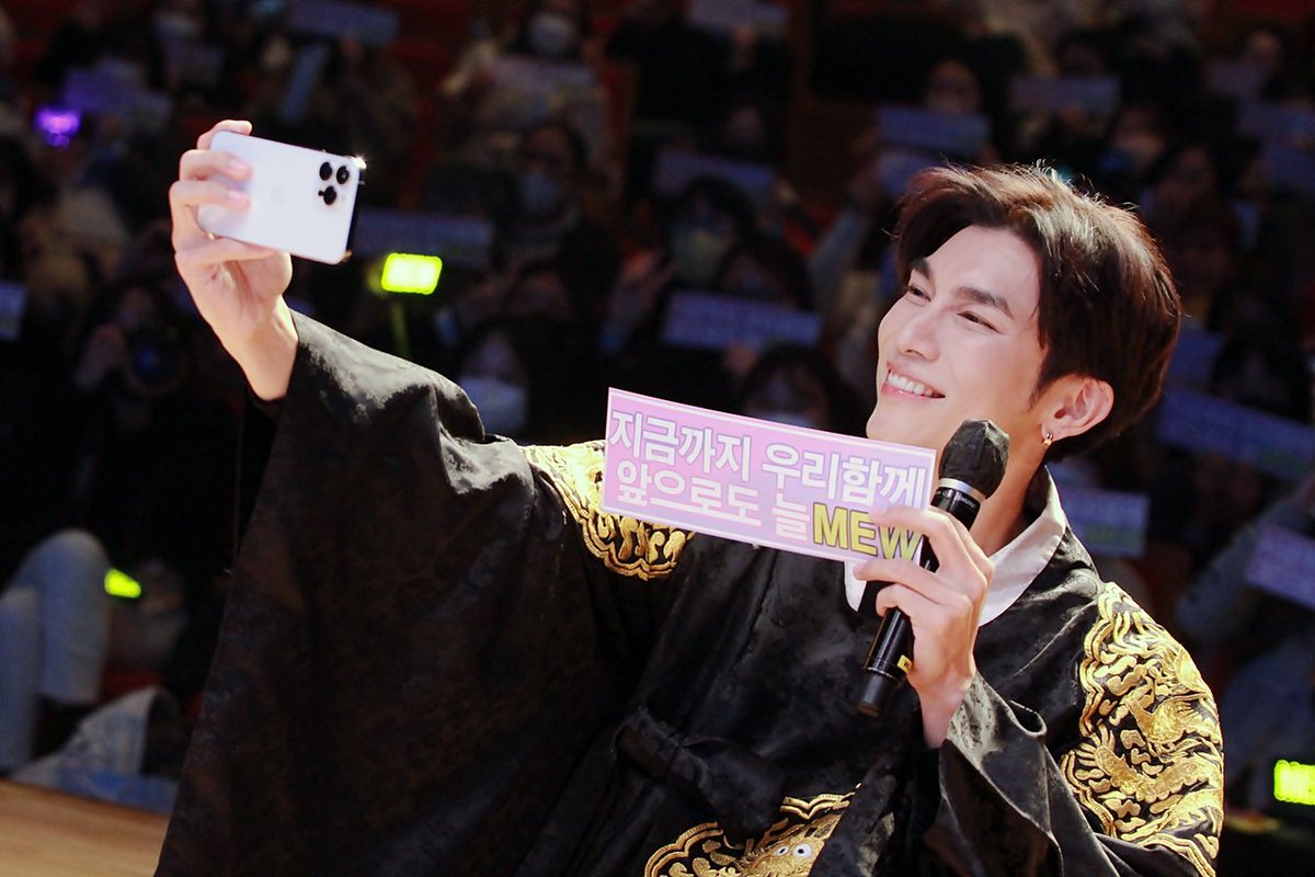 NewsWorld_CN's tweet photo. ฟินขั้นสุด บินเดี่ยวจัดแฟนมีตติ้งครั้งแรก "มิว ศุภศิษฏ์” บินลัดฟ้าเยือนแดนกิมจิจัดงานแฟนมีตฯ ครั้งแรกที่ประเทศเกาหลีใต้ ภายใต้ชื่องาน “MEW SUPPASIT 1st SOLO FANMEETING IN KOREA” เมื่อวันที่ 28 มค.66

 #MewFMKR_ice #MewFMKR_fire #MewSuppasit #มิวศุภศิษฏ์ #ข่าวบันเทิง #NewsWorld https://t.co/dMl0AnIgQy