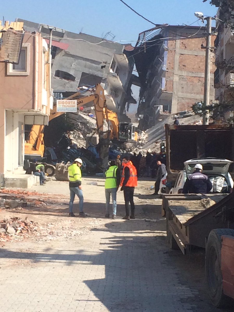 Madenci kardeşlerimiz, gönüllü arama kurtarma ekiplerimiz Hatay'da, Elbistan'da, Malatya'da, Adana'da, Osmaniye'de.. enkaz altından bir can daha çıkarabiliriz umuduyla geceli gündüzlü çalıştılar, çalışıyorlar.. #deprem