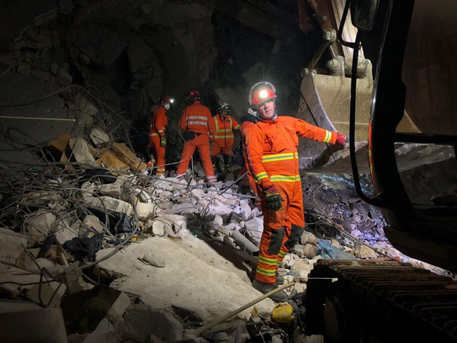 The #UKISAR team have been working tirelessly and a rescue was imminent. 

Shortly after this image a rescue of two females age 60 and 90 was made. 

The two females were handed to medics for immediate treatment and the #UKISAR team continued their mission #rescue