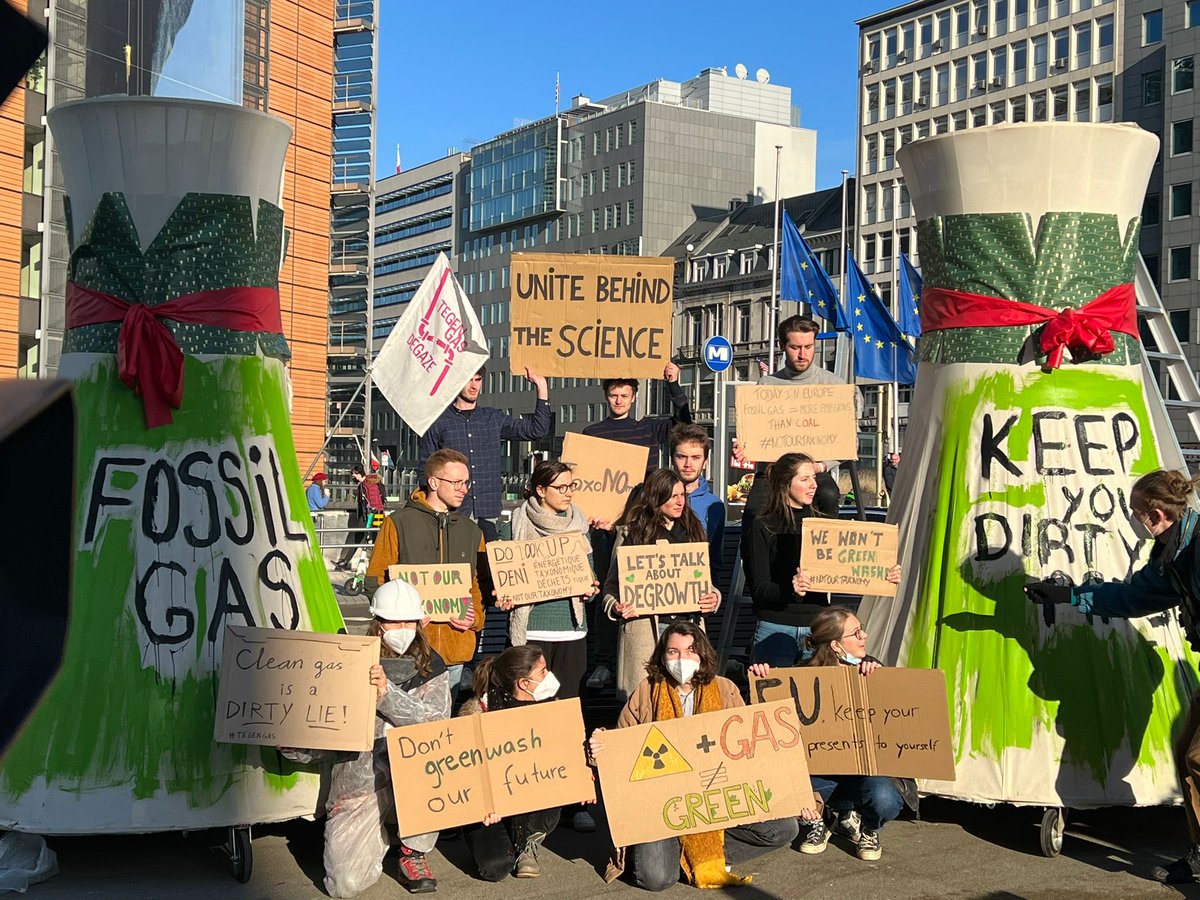 The @EU_Commission & @McGuinnessEU refuse to change the inclusion of #Gas & #Nuclear  investments in the #NotMyTaxonomy, following a complaint by several envi. NGOs incl. @bund_net. We will carefully examine the reply & evaluate possible next legal steps. clientearth.org/latest/press-o…