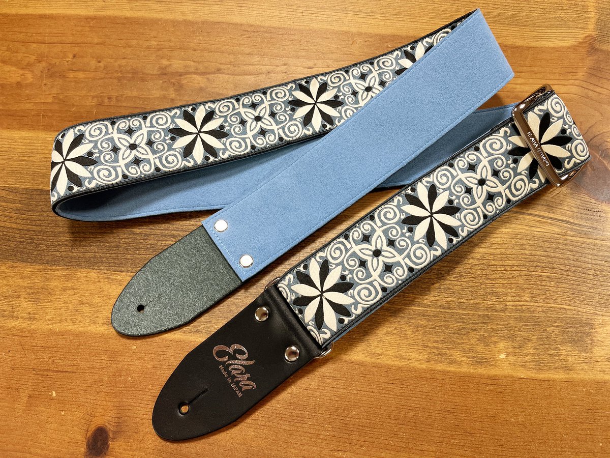 ElaraStraps's tweet photo. お客様よりカスタムオーダー頂き製作したストラップ!
Pinwheel Zinnia Gray Ultrasuede
スノーブルー・ウルトラスウェード/ブラックタブ革/シルバー・ロゴ箔/ニッケル・パーツ
#elarastraps #PinwheelZinnia #ultrasuede #guitarstrap #hippiestrap #acestrap #エララストラップ #ギターストラップ https://t.co/XmWmsZpuo4