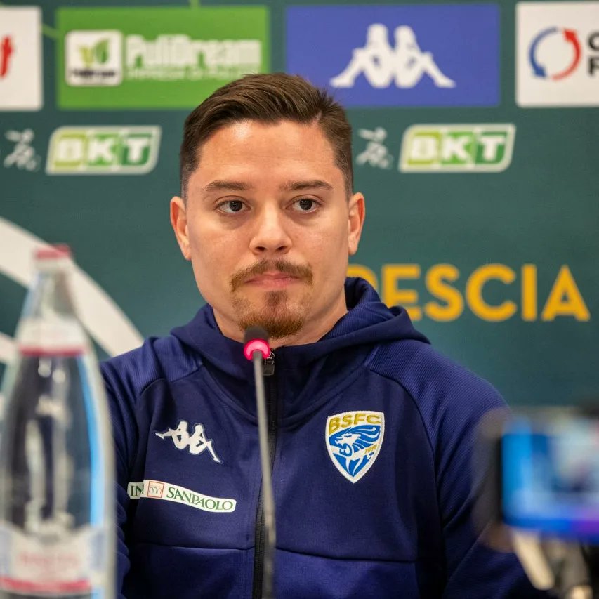 BresciaOfficial's tweet photo. La presentazione di Mister Possanzini e Adryan Oliveira Tavares è sul nostro sito e canale Youtube. ⚽️

Buon compleanno Davide! 🎂

➡️ https://t.co/mnyj6C6yMB

#Possanzini
#Adryan
#SerieBKT 
#ForzaBrescia🔵⚪️🦁 https://t.co/WKkUKkRGvv