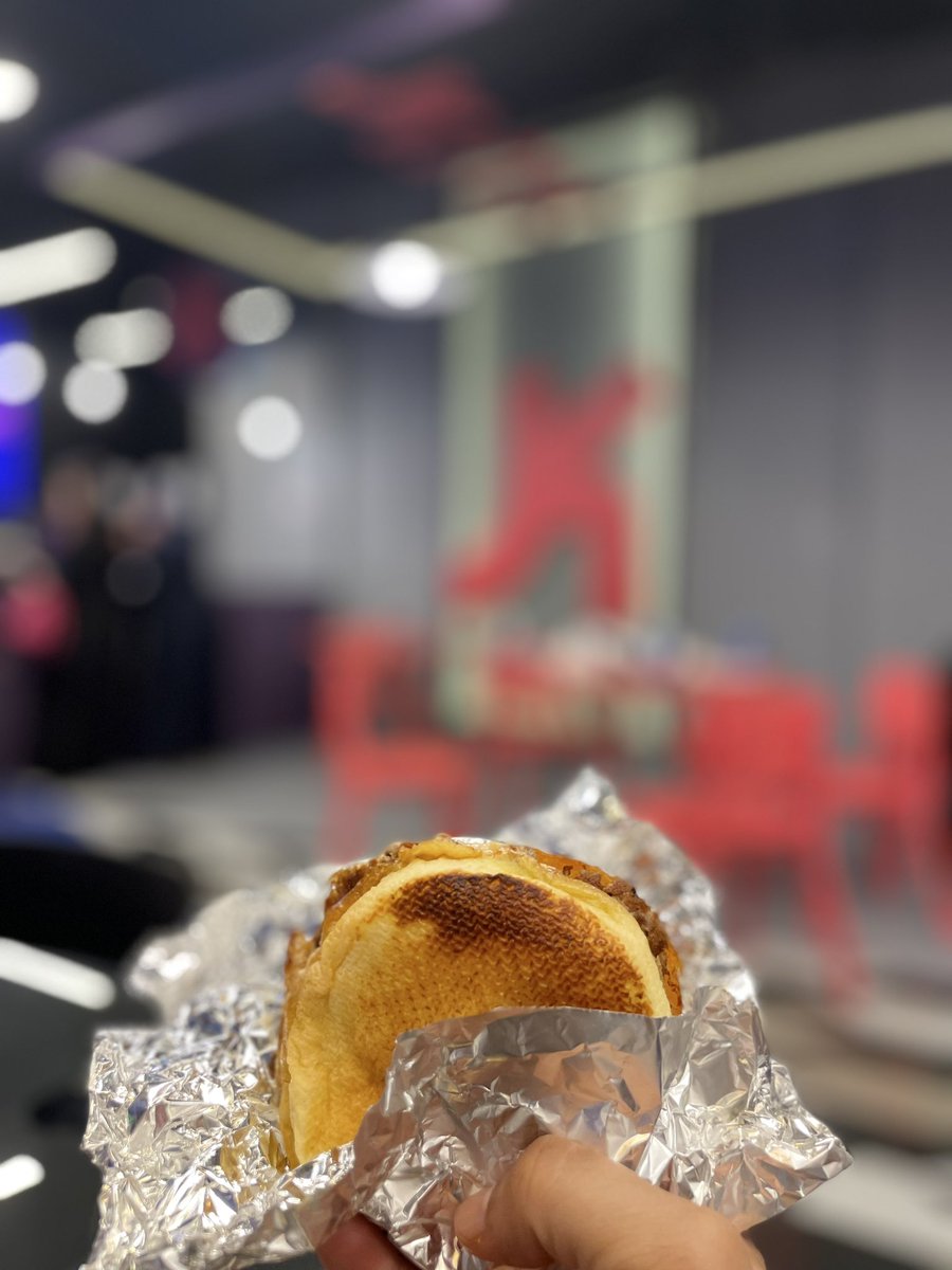 إبهام tweet media