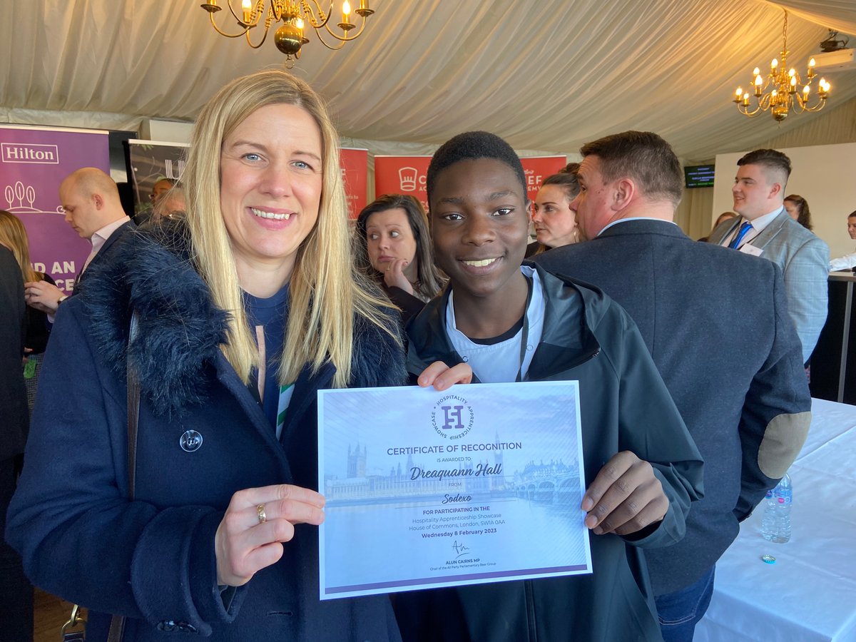 Brilliant to meet my constituent, Dreaquann, at the Hospitality Apprenticeship Showcase in Parliament &amp; present him with an award for all his work.

Really inspiring to hear about all the skills he has learnt and his opportunities ahead with his apprenticeship with <a href="/SodexoUK_IRE/">Sodexo UK & Ireland</a>.