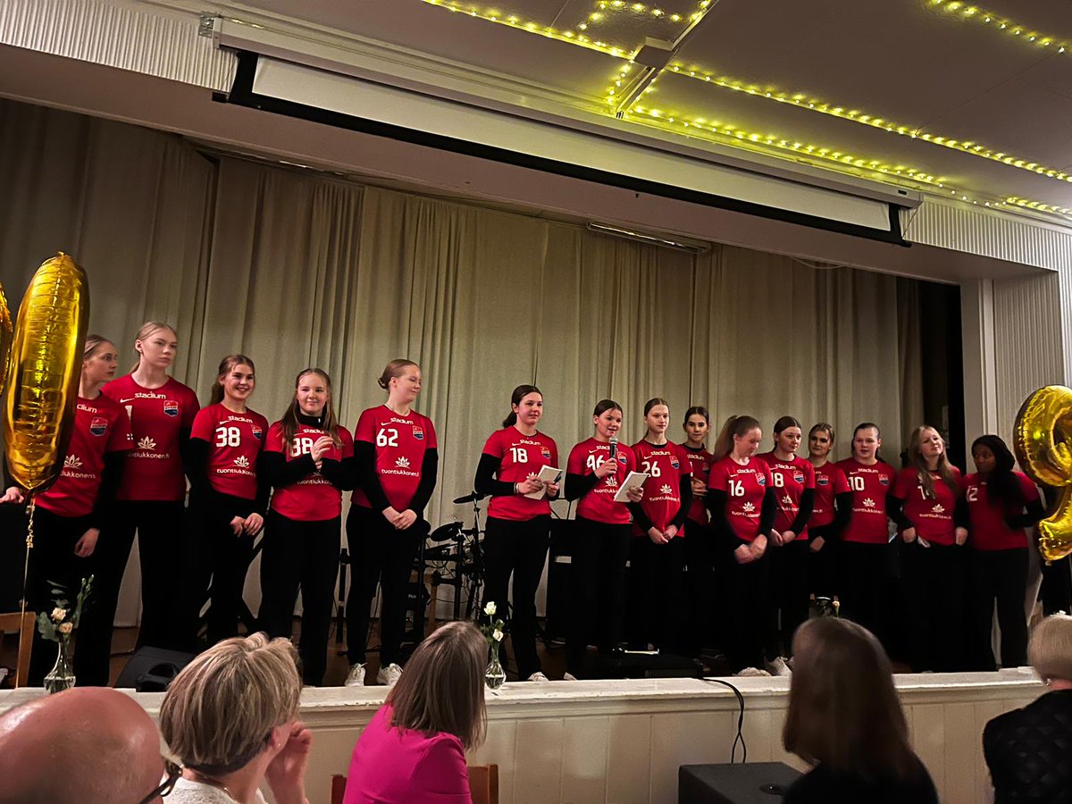 Premieringar Dicken 90 år dicken.fi/index.php/38-f… #käsipallo #handboll