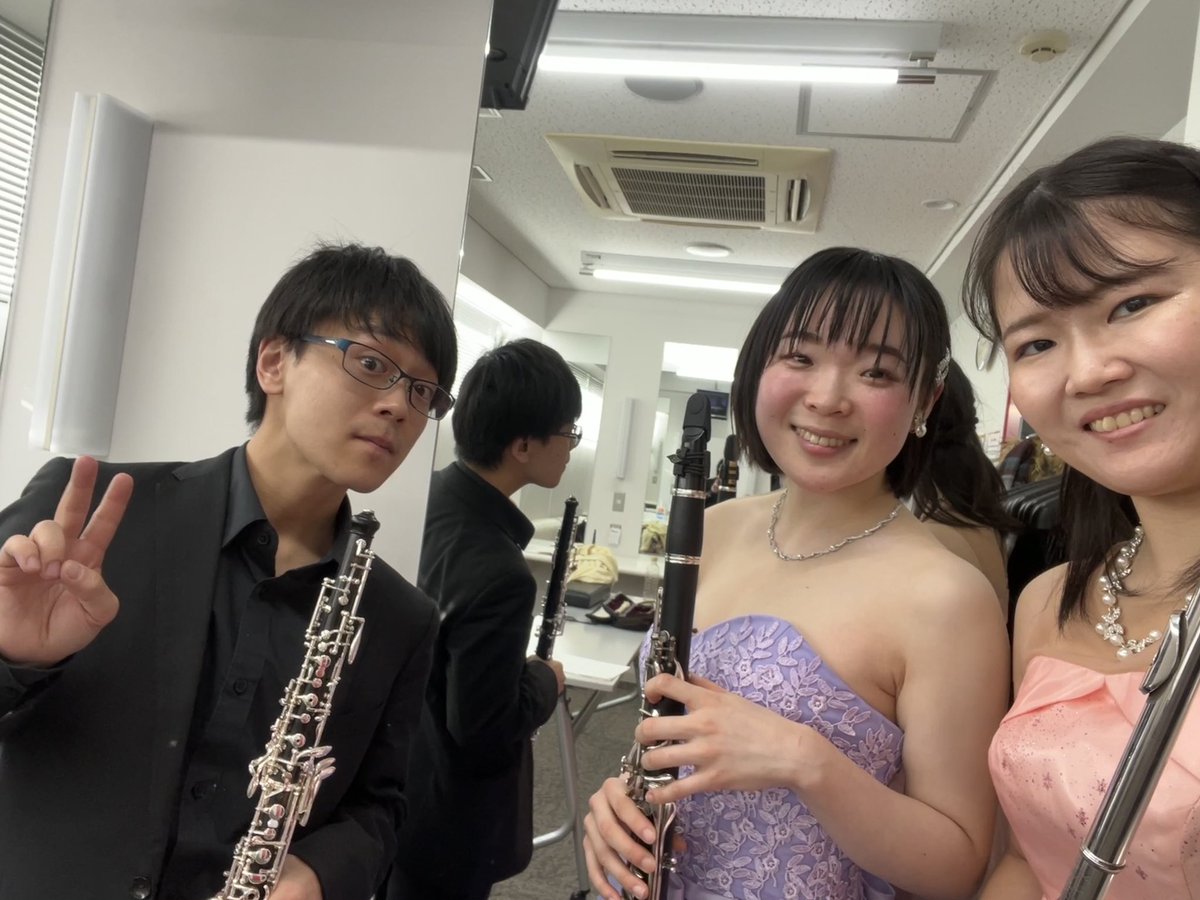 FluteTotoro's tweet photo. 「逗子童謡の会」にお邪魔しました！
終演後のお客様の表情に、歌の偉大さを改めて実感しました。うちの👴👵にもいつか来て欲しいなぁ〜
友希ちゃんとの👗の色味好き︎🫶🏻 https://t.co/NSD7YU4z7i