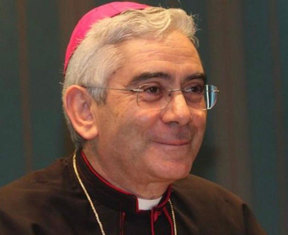 Rvaticanaitalia's tweet photo. #LechiavidiPietro “Basta corruzione!”, ha gridato #PapaFrancesco in #Africa.

Ma perché la corruzione è terreno fertile per le mafie?

Rispondono l’arcivescovo Michele Pennisi @diocesimonreale e il filosofo Vittorio V. Alberti

 🎧 Ascolta il #podcast 👉https://t.co/oqxFB73zKQ https://t.co/T8SLQEhiq8