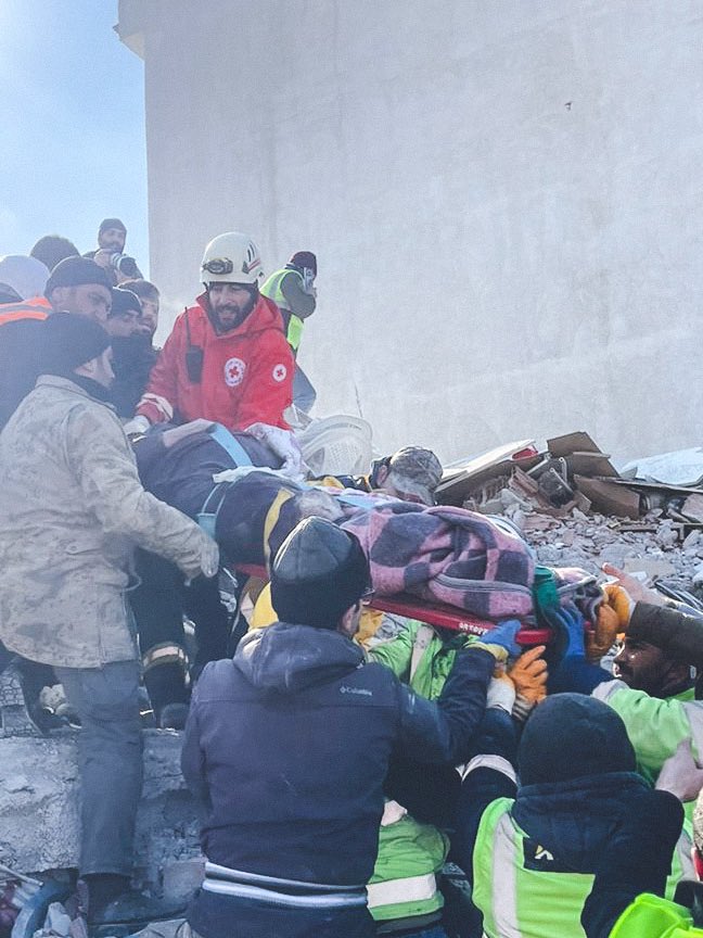 Hope! Today, our team alongside the Turkish Search and Rescue team were able to locate and rescue a 70 years old woman from under the rubble! 

#LebaneseRedCross #TurkeySyriaEarthquake