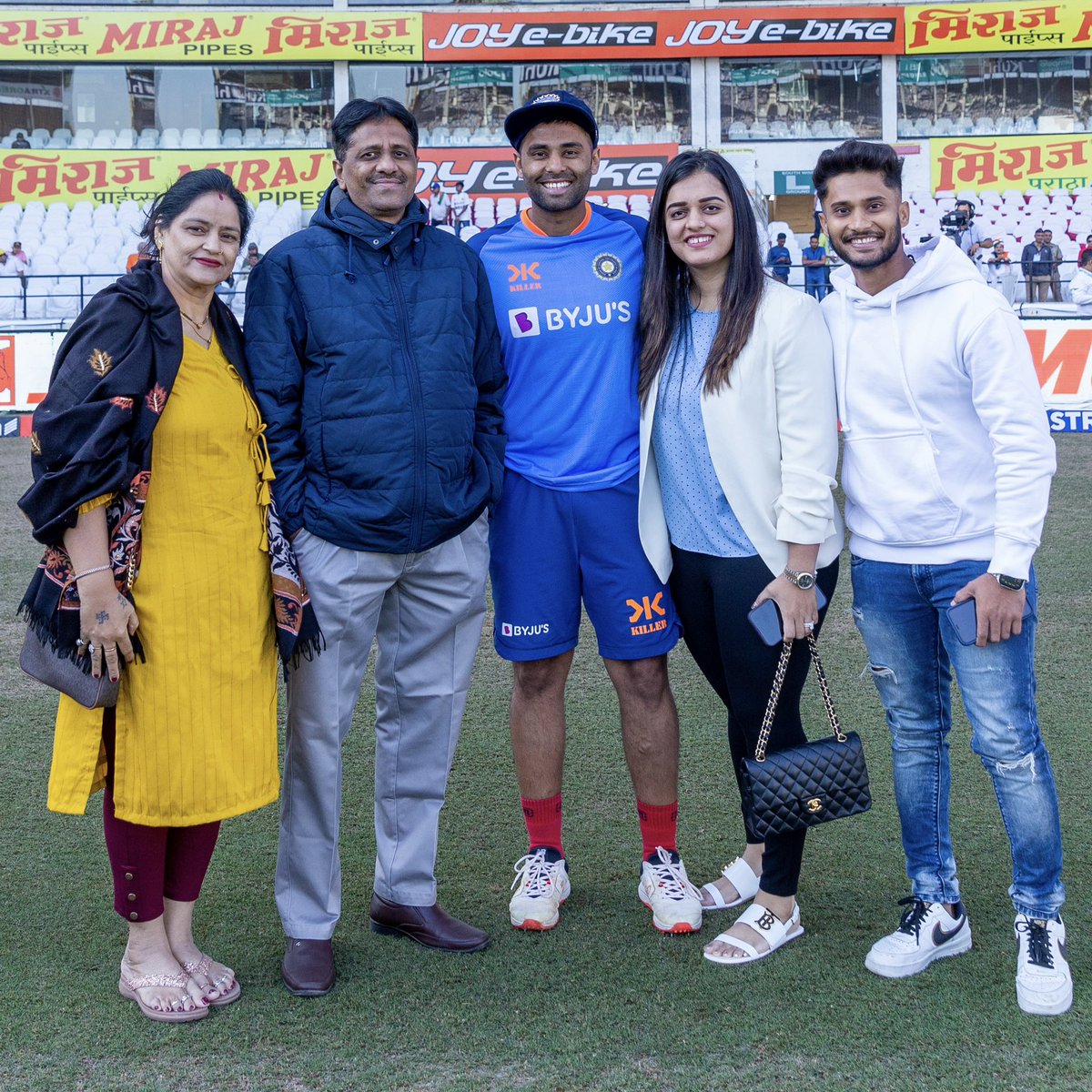 surya_14kumar's tweet image. What dreams are made of.. 💫
Cap no. 304 🤍

Congratulations fellow debutant @KonaBharat 💪