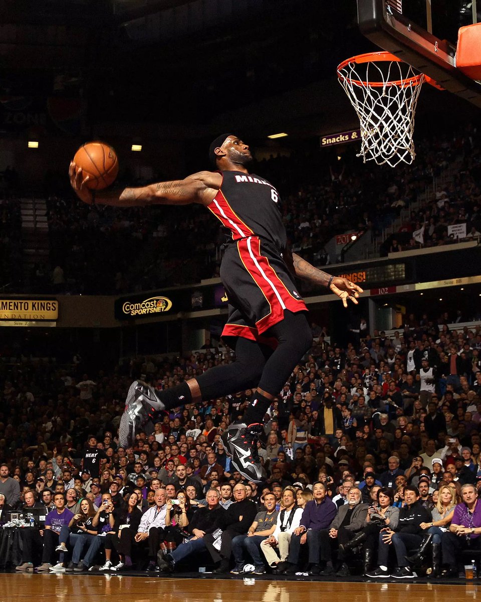 DoctorNBA's tweet photo. En cuanto a rendimiento y constancia, no hay dudas que la carrera de LeBron James en la NBA es la mejor de toda la historia. ¿Existe en otro deporte profesional una trayectoria de este calibre, manteniendo el mismo nivel de excelencia durante 20 años? https://t.co/yRokmwJYca