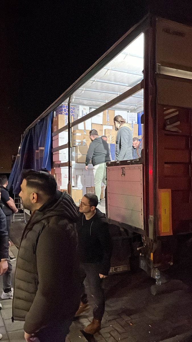 mustafacansati's tweet photo. In addition to the 2 trucks sent the day before, almost 500 boxes were packed and loaded onto the truck yesterday in Maastricht. A number of colleagues from @lawinmaastricht, students from various nations and residents of Maastricht extended a helping hand. https://t.co/WAkyim9lLZ