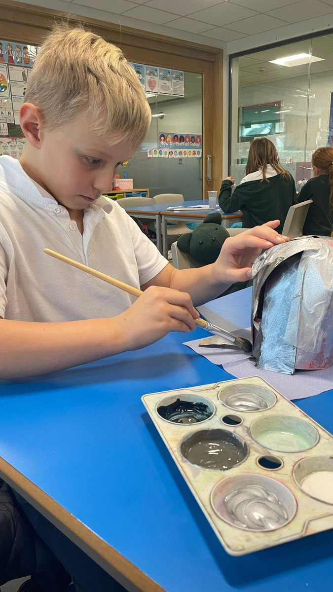 GreenbraeP5's tweet photo. P3/4 have been making Viking helmets with Miss Thomas @Greenbraeschool https://t.co/ZLJnzxm2Gn