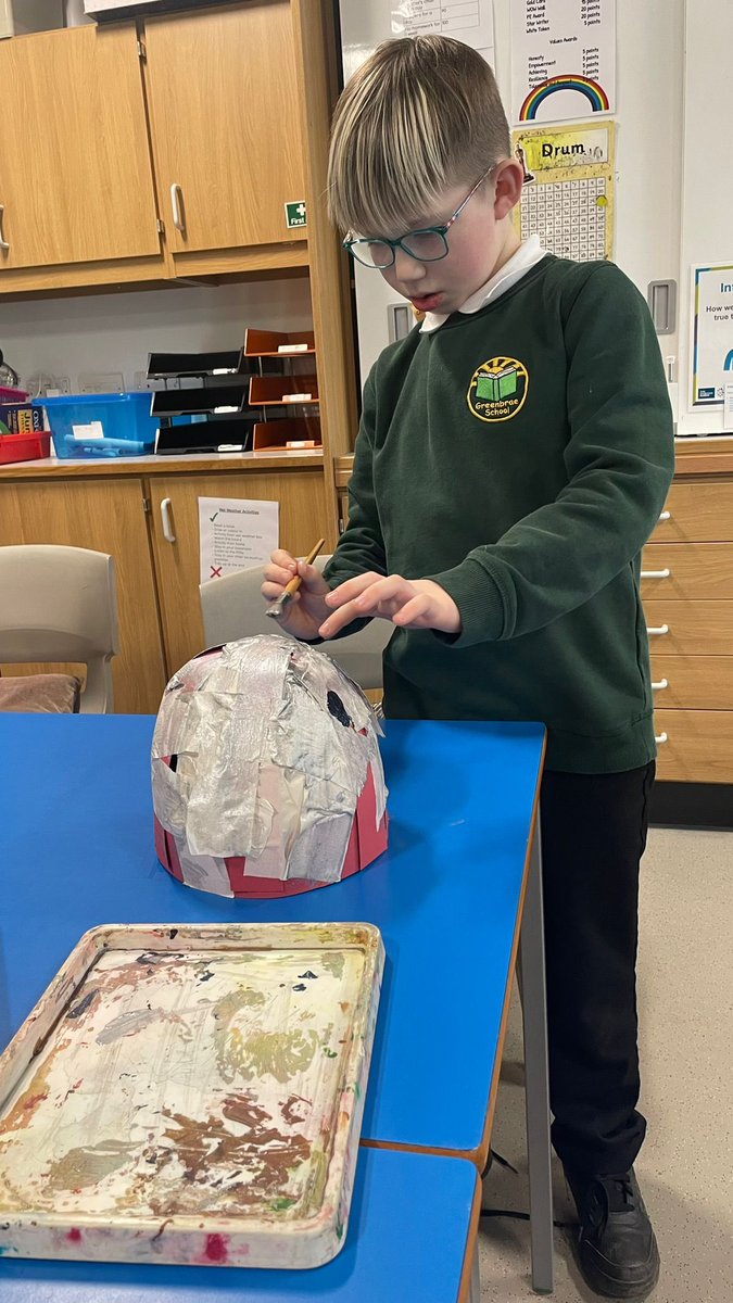 GreenbraeP5's tweet photo. P3/4 have been making Viking helmets with Miss Thomas @Greenbraeschool https://t.co/ZLJnzxm2Gn