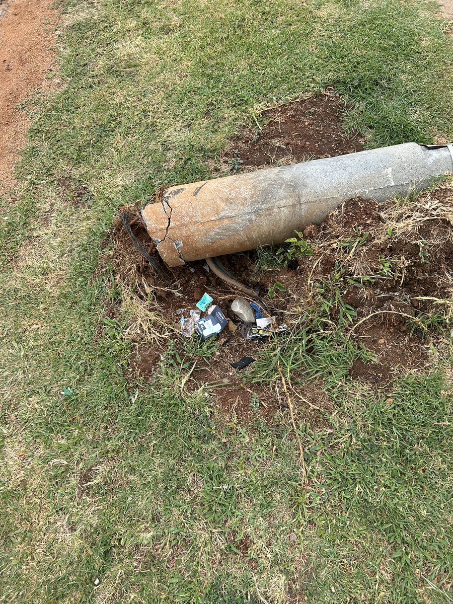 franstander65's tweet photo. @CoE_Call_Centre @City_Ekurhuleni  How long does it take you to repair street poles and lights? What is the purpose of reporting issues and they are not getting resolved at all?? #whatarewepayingfor https://t.co/3Moien6tYN