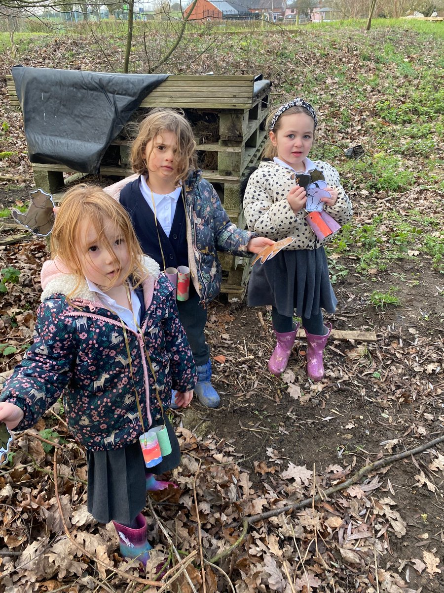 Robin class explored our environmental area using their very own hand made binoculars. #inspiretoachieve #aspiretoexcel @TheTilian