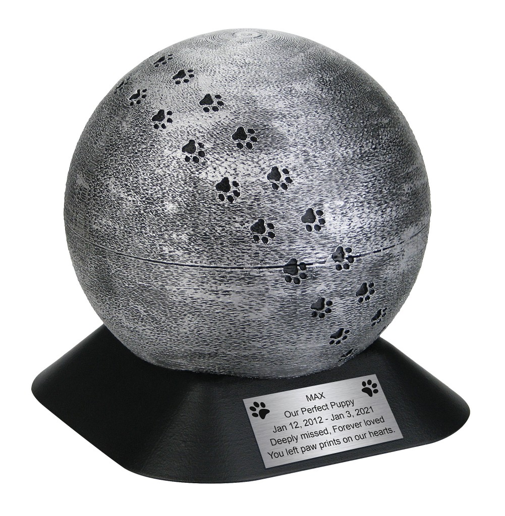 GregspolLTD's tweet photo. We are proud to offer a unique collection of cremation urns crafted by talented artists.Each piece is one-of-a-kind and boasts exceptional design and durability
#cremationurns #memorialurns #cremationkeepsake #honoringmemory #keepsakeurn #cremationjewelry 
https://t.co/N5XdTt0YwH https://t.co/OkvIXUzsva