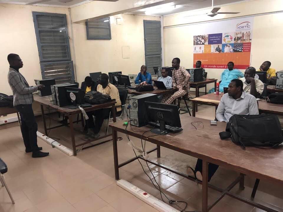 ToadoumSari's tweet photo. This morning at the Université de N’DJAMENA in my country (Chad) with Master’s students in Engineering and Networks (computer science).

 An information and orientation session on the @AIMS_Next scholarship.  I also shared some tips and my experience as AIMS alumnus. https://t.co/2dp8Nlrwp0