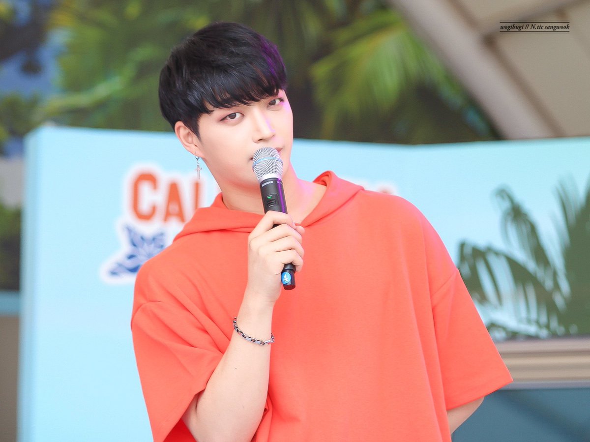 sangwook_com's tweet photo. 📷180707 경주 캘리포니아비치 

#평생_이상욱 #sangwook #상욱 @wogi0175 오빠 잘 지내구있지..? 보고싶다 아주 많이

오늘은 이쁜나이 25살 
우기부기의 진짜 생일이니까 올리는 
잘생기구 이쁜 우기오빠🫶🏼 https://t.co/Hk1AJ2S4yf