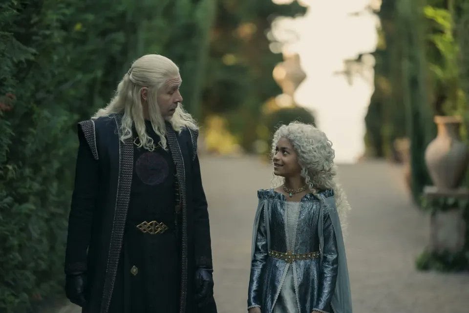 FreeFolkMemes's tweet photo. Leonardo DiCaprio meeting his next girlfriend https://t.co/PY5JDvffSs