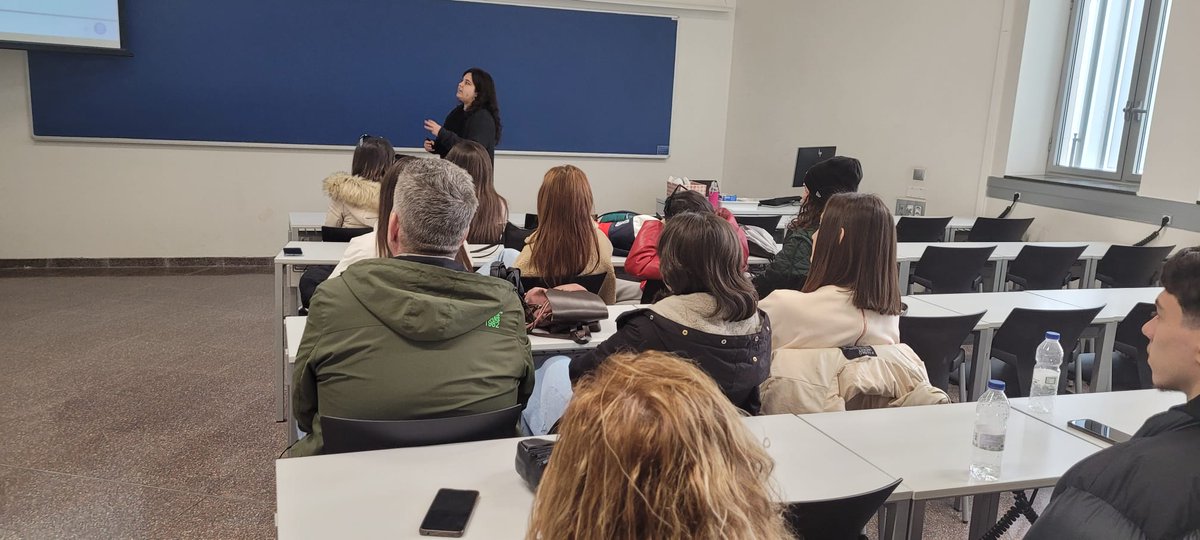 EEBE_UPC's tweet photo. Avui a l'#EEBE hem tingut la visita d'estudiantat de 🇬🇷Grècia per conèixer el nostre grau en Enginyeria Biomèdica 🦾🦿en el marc de l'esdeveniment "Medicina i impressió 3D" organitzat per #MOVEU https://t.co/jZTsVxpPRS