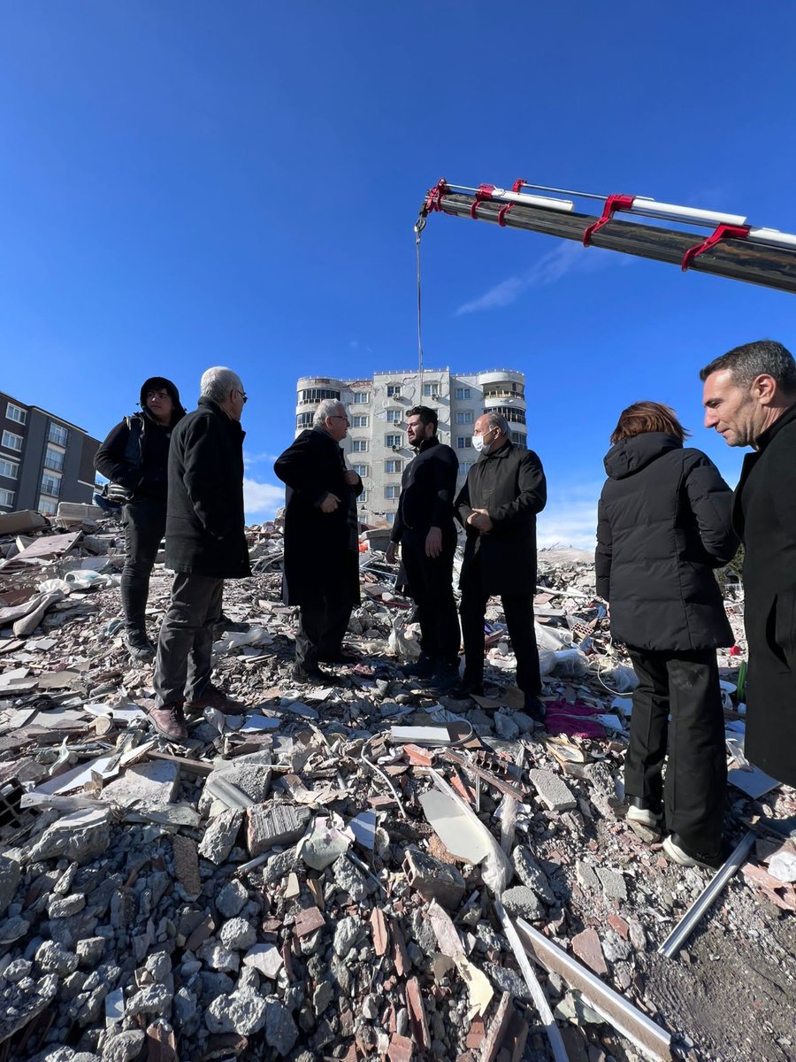 alibabacan's tweet photo. Arkadaşlarım @HelunFirat @A_Bilgic_ @keremaltun65, il başkanımız @SuatTekin85 ve ekibi Adıyaman'da afetzedelerin sesi oluyorlar.

Adıyaman’da acilen arama-kurtarma çalışmalarının hızlandırılması, sıcak yemek noktalarının artırılması, bölgeye ısıtma ve elektrik ulaştırılması şart. https://t.co/udDLPN2I01