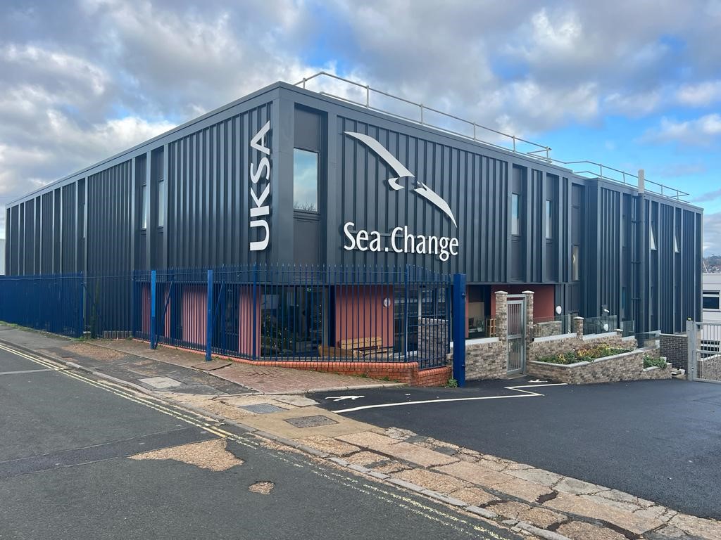 Fifth_Elevation's tweet photo. UKSA - Isle of Wight

The first photo shows the architectural render of the UKSA building and the second shows how Fifth Elevation brought this vision to life! Very pleased with this project 🤩 https://t.co/g5IaYcFUak